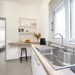 Coastal Elegance 1-min To The Ampavris