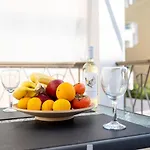 Lejlighed Coastal Elegance 1-min To The