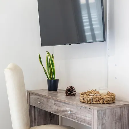 아파트 Coastal Elegance 1-min To The Ampavris