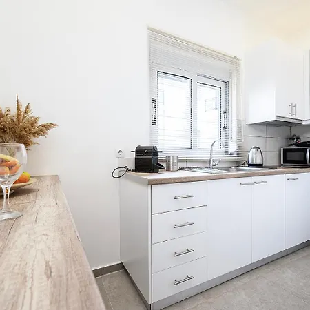 Coastal Elegance 1-min To The