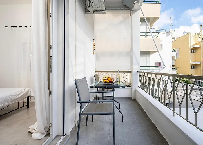 Coastal Elegance 1-min To The Apartmán Ampavris