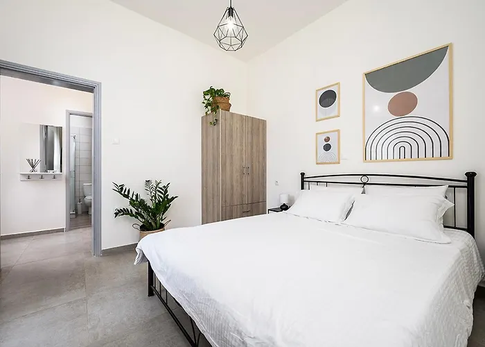 Coastal Elegance 1-min To The Ampavris