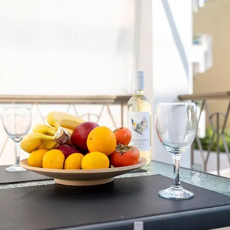 Apartment Coastal Elegance 1-min To The