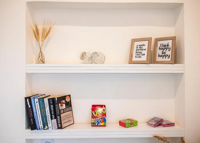 Coastal Elegance 1-min To The Apartman