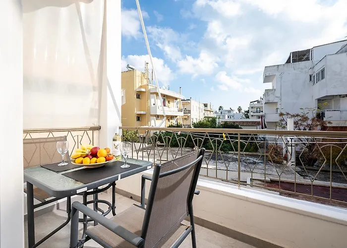 Coastal Elegance 1-min To The Apartman